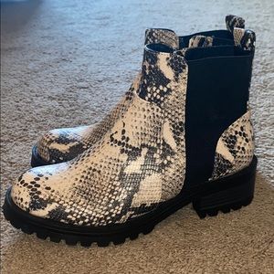 universal thread snake booties